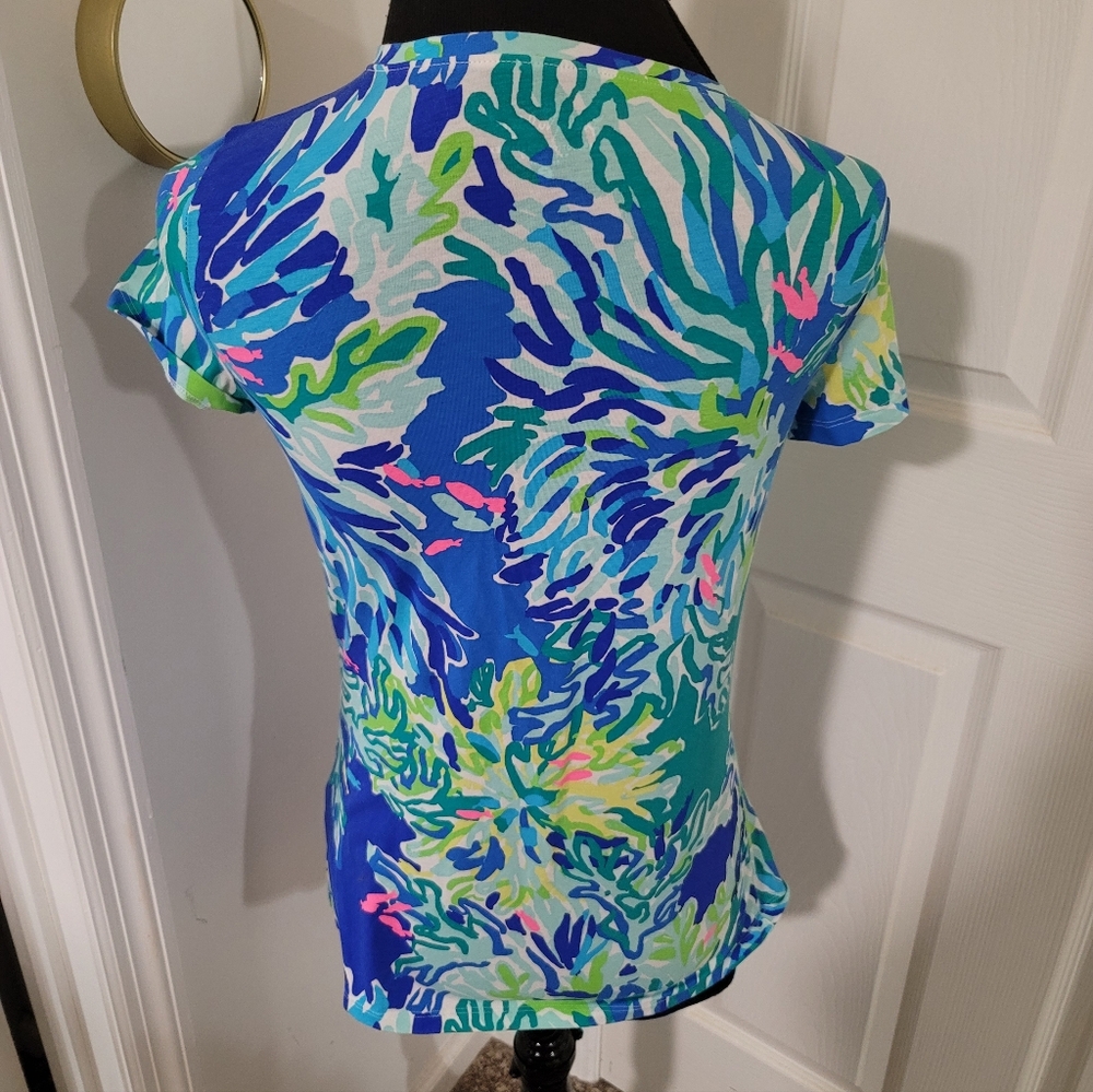 Lilly Putlizer Vibrant Blue and Green Tropical Women's Top V Neck Size Small - Picture 2 of 4